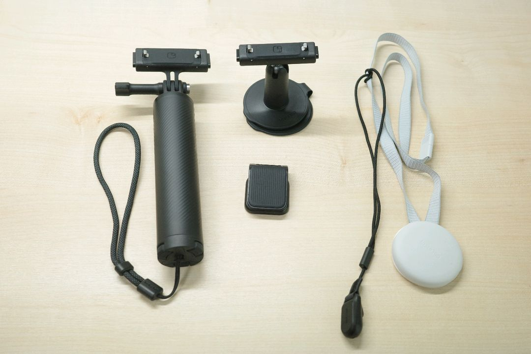 인스타 360 GO ULTRA 크리에이터(2년보증, 추가렌즈,acc, 삼성sd카드) 이미지