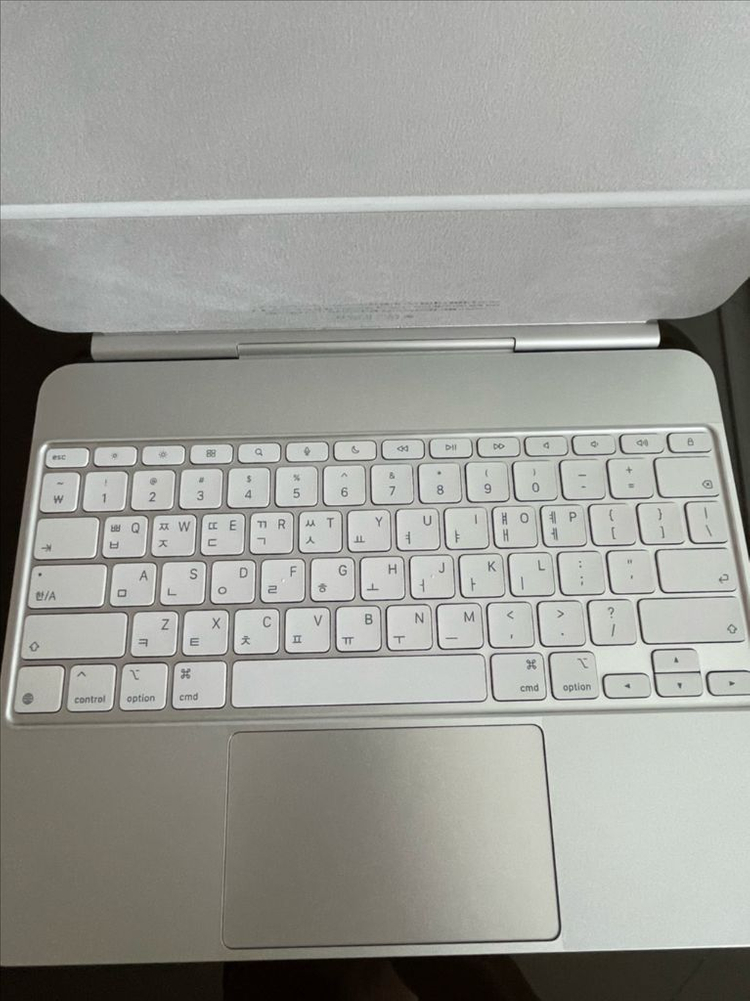 아이패드프로13(m4)+정품 매직키보드 이미지