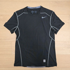 나이키 프로컴뱃 하이퍼쿨 반팔 언더레이어 L(105) 이미지