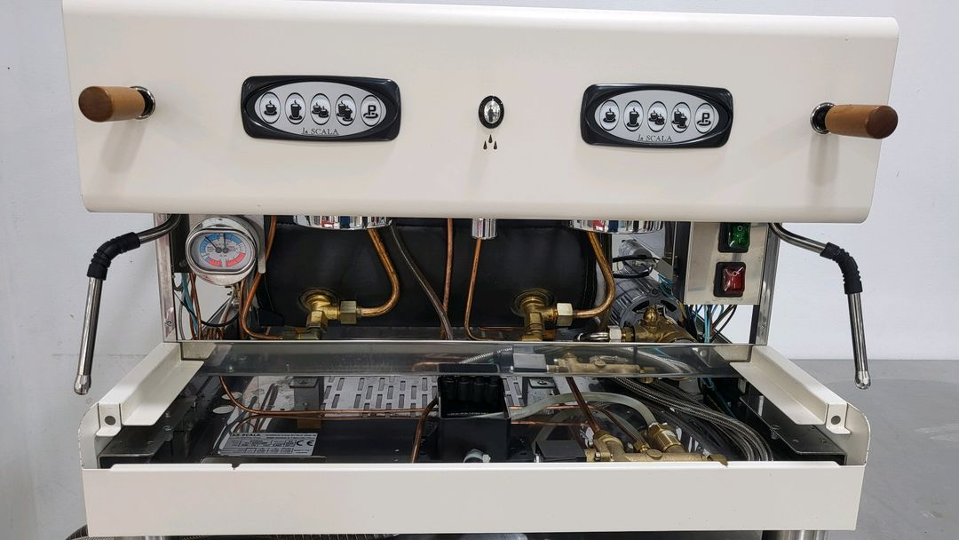 라스칼라 노르마 커피머신과 펠리체 자동 그라인더 포함 이미지