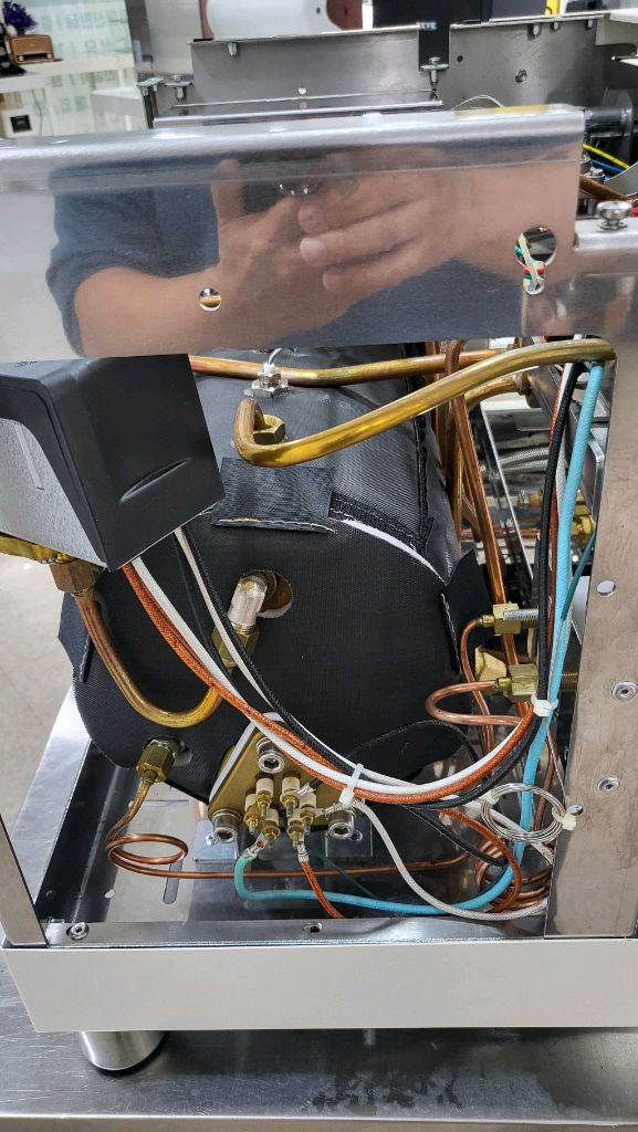 라스칼라 노르마 커피머신과 펠리체 자동 그라인더 포함 이미지