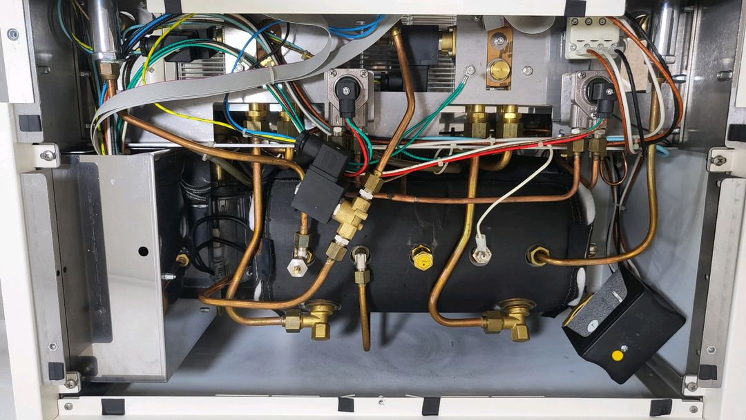 라스칼라 노르마 커피머신과 펠리체 자동 그라인더 포함 이미지