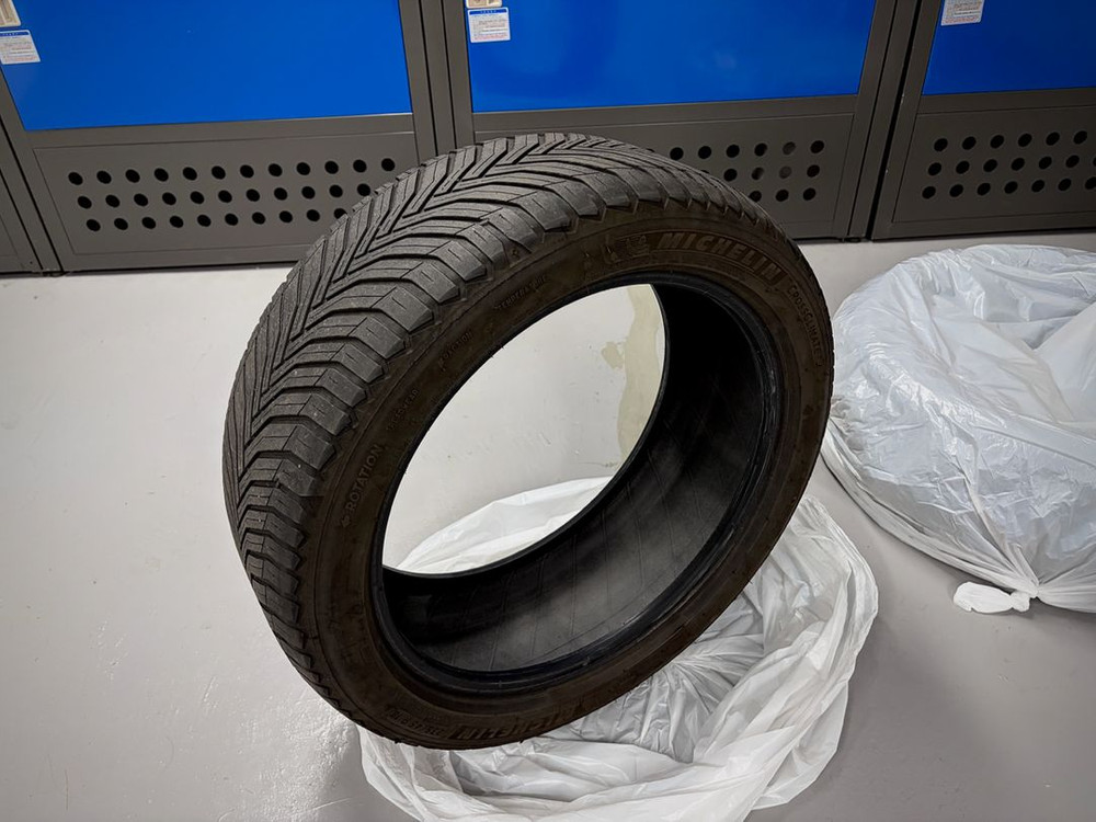 미쉐린 CC2 235/45R18 4개 일괄 판매 이미지