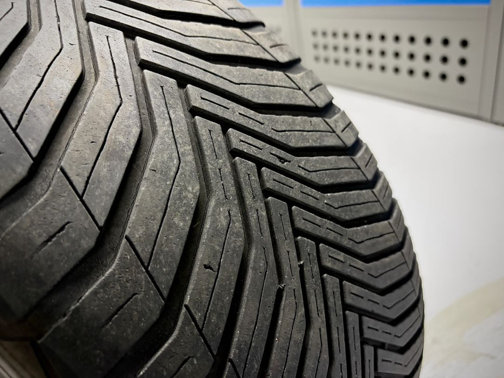 미쉐린 CC2 235/45R18 4개 일괄 판매 이미지