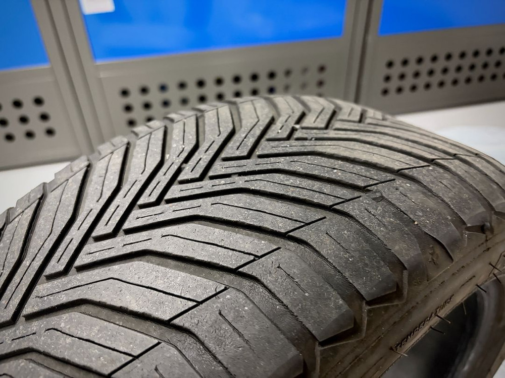 미쉐린 CC2 235/45R18 4개 일괄 판매 이미지