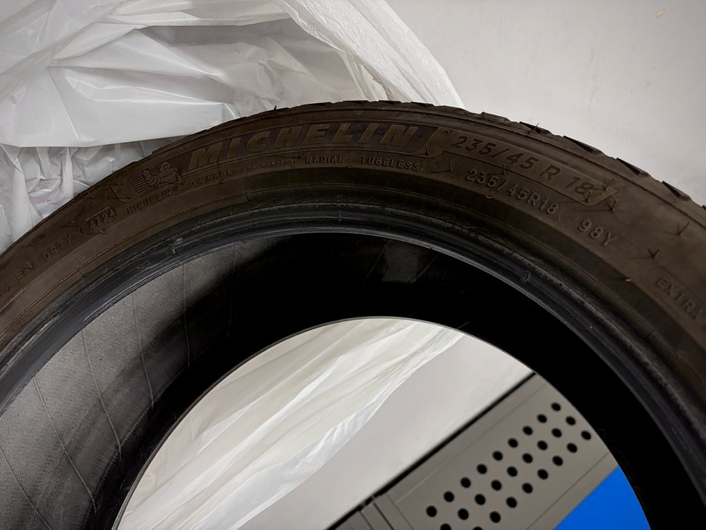 미쉐린 CC2 235/45R18 4개 일괄 판매 이미지