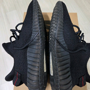 이지부스트 350V2 블랙레드 270사이즈 이미지