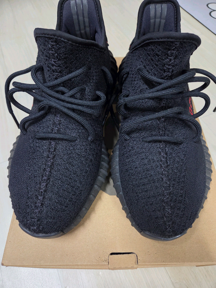 이지부스트 350V2 블랙레드 270사이즈 이미지