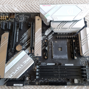 ASUS ROG STRIX B550-A GAMING ATX AM4 이미지