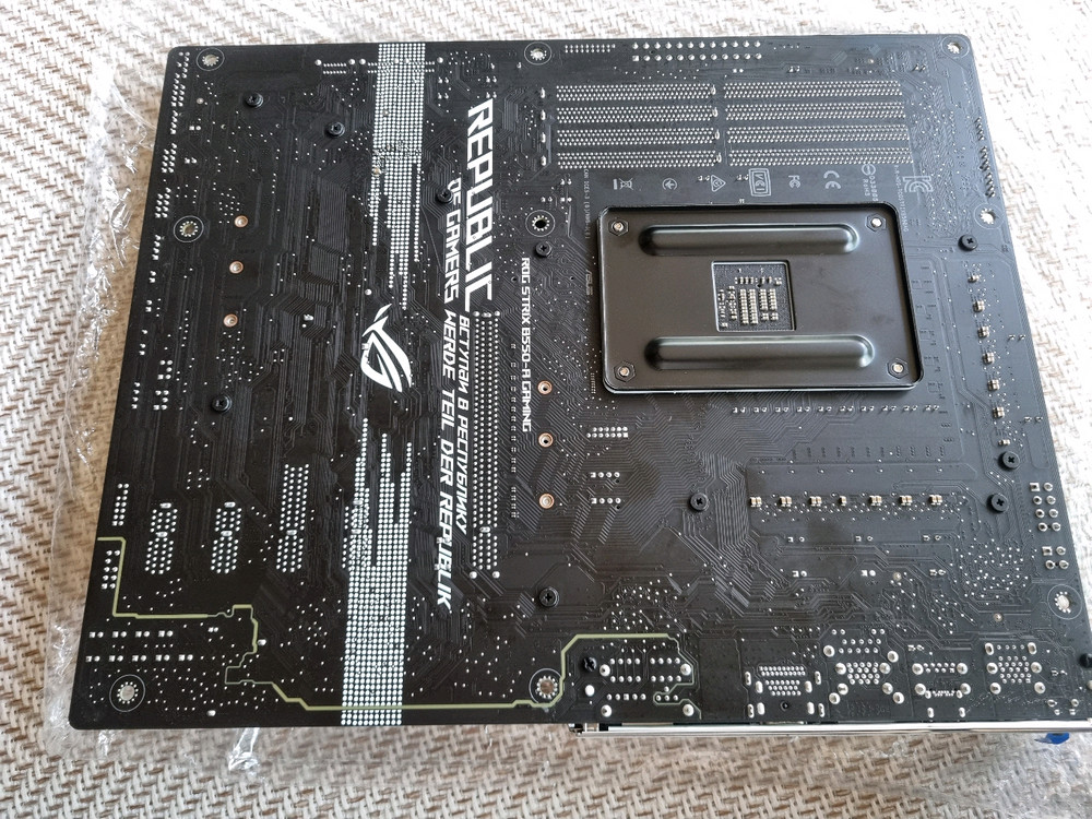 ASUS ROG STRIX B550-A GAMING ATX AM4 이미지