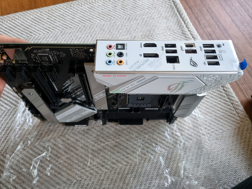 ASUS ROG STRIX B550-A GAMING ATX AM4 이미지