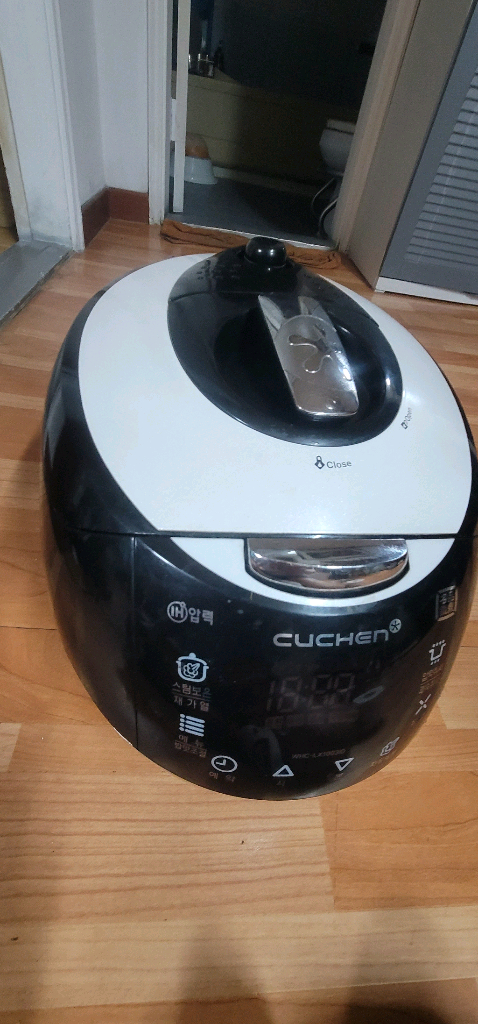 밥맛 하나는 전국 최고! 쿠첸 명품철정 IH 압력밥솥 (10인용)출시 당시 신품가: 약 50만 원 ~ 60만 원대 이미지
