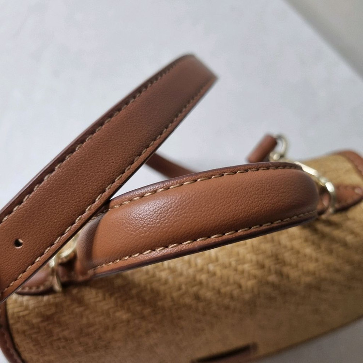 질스튜어트 크로스백 이미지