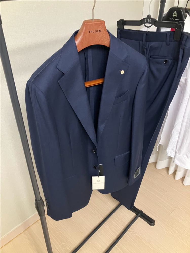 지이크 수트 (kiton 까를로바베라 원단 이미지