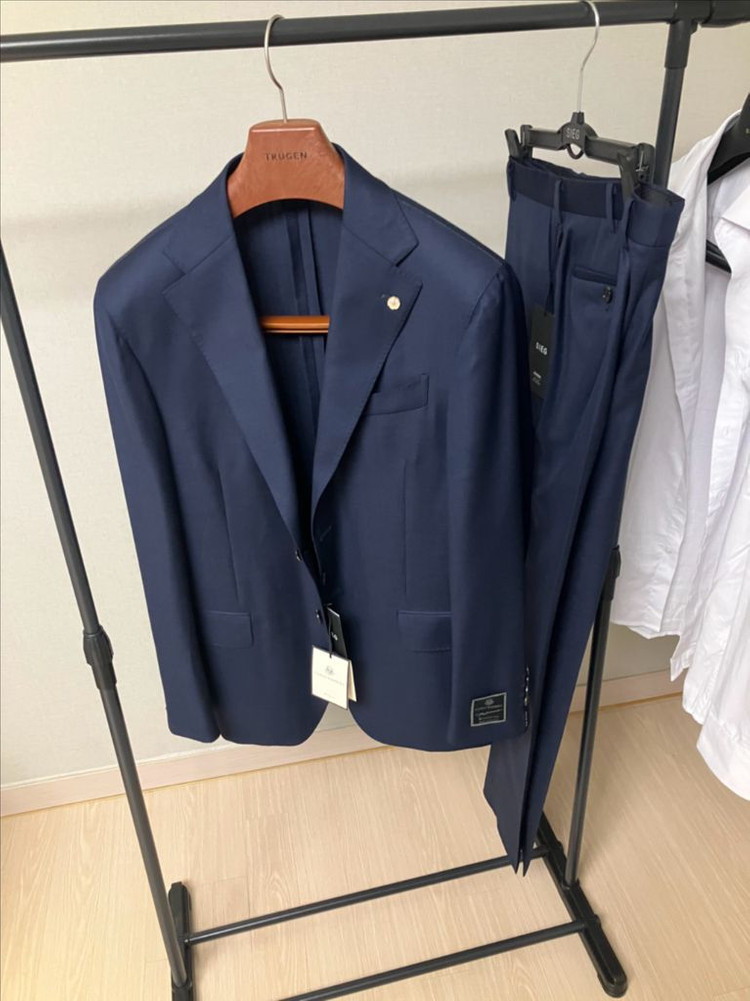 지이크 수트 (kiton 까를로바베라 원단 이미지