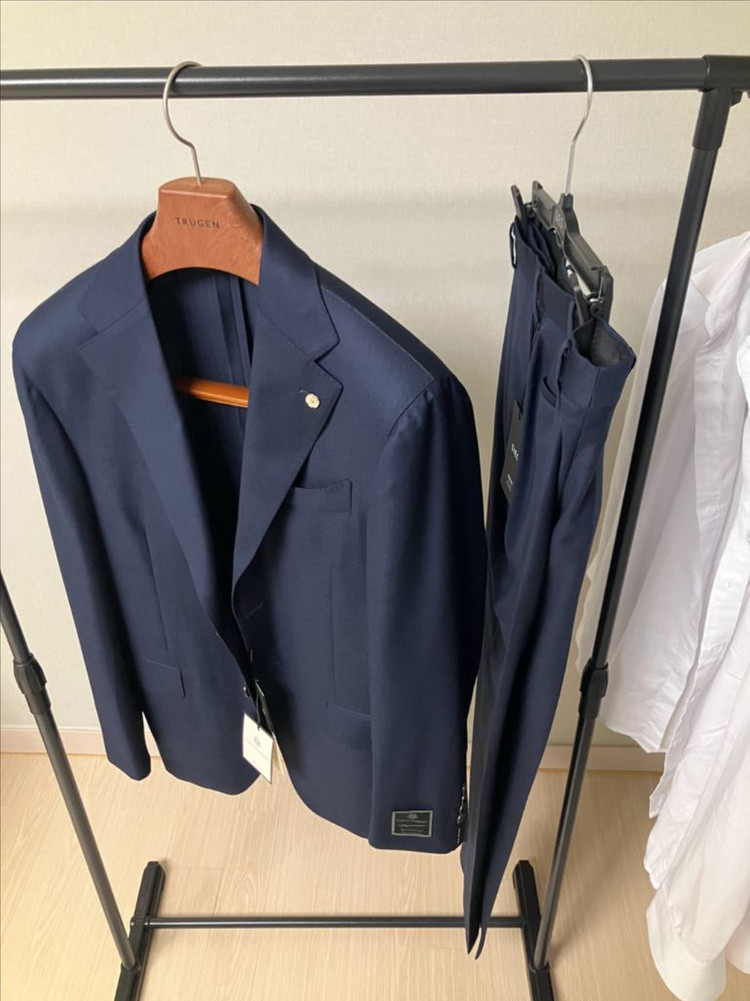 지이크 수트 (kiton 까를로바베라 원단 이미지