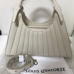 루이까또즈 x 유돈초이 컬렉션 올리비아 이미지