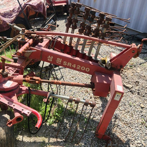 트랙터 트랙트 트렉터 트렉트 집초기 레이키 볏짚모으는 기계 이미지