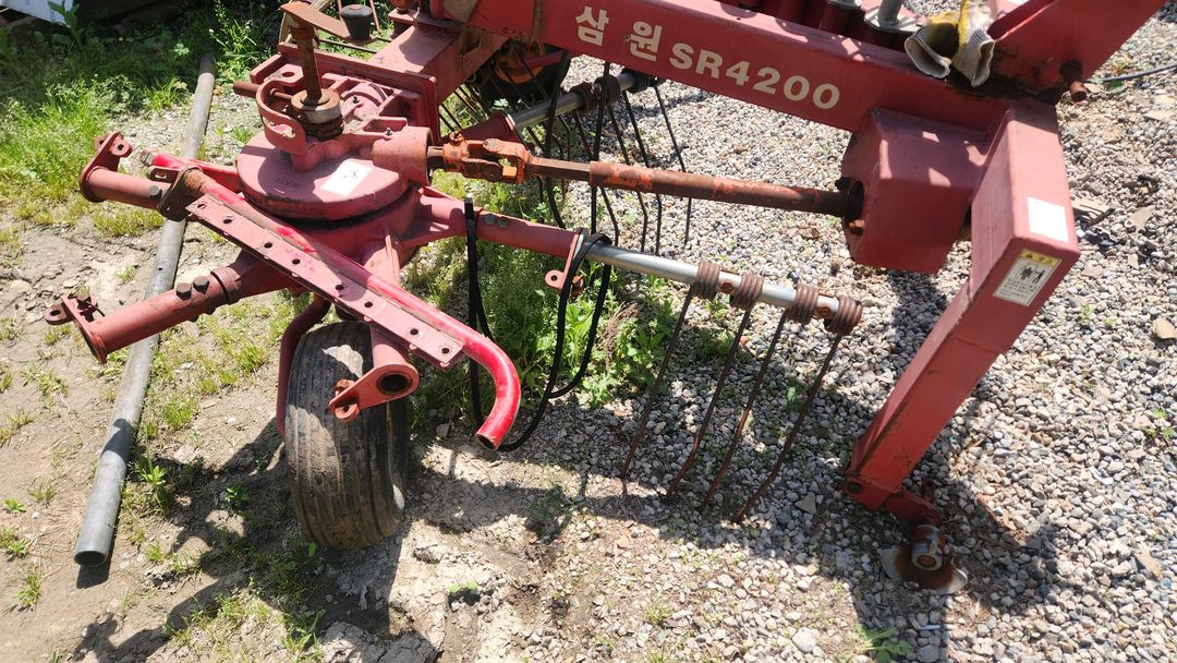 트랙터 트랙트 트렉터 트렉트 집초기 레이키 볏짚모으는 기계 이미지