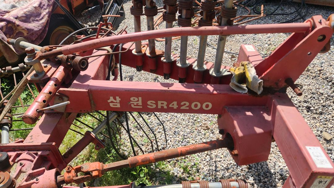 트랙터 트랙트 트렉터 트렉트 집초기 레이키 볏짚모으는 기계 이미지