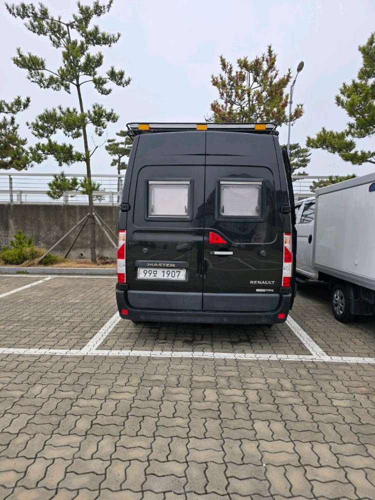 중고 캠핑카 이미지