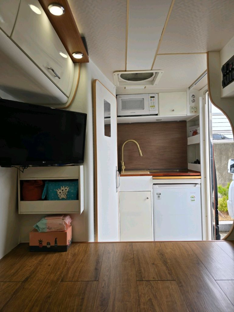 중고 캠핑카 이미지