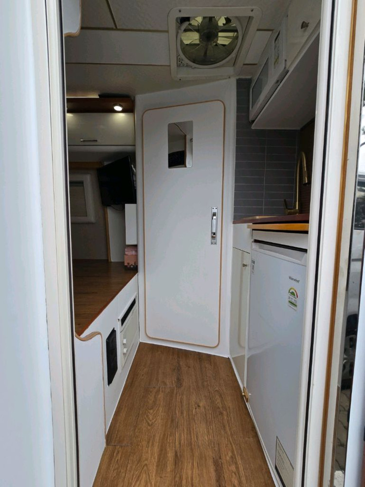 중고 캠핑카 이미지