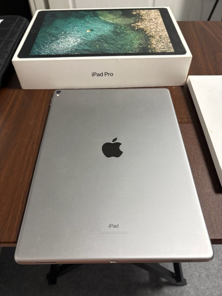 아이패드 프로 12.9 2세대 256기가 + 스마트키보드 + 애플펜슬 이미지