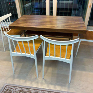 상태 아주 좋은 테이블 1개 + 의자 4개 세트 판매합니다 / 위례 직거래 / 에누리 가능 이미지
