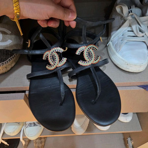 샤넬 로고 장식 샌들 39 이미지