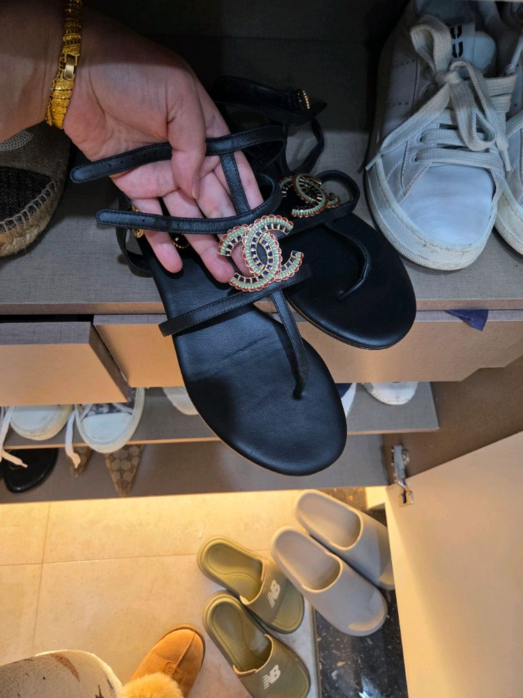 샤넬 로고 장식 샌들 39 이미지