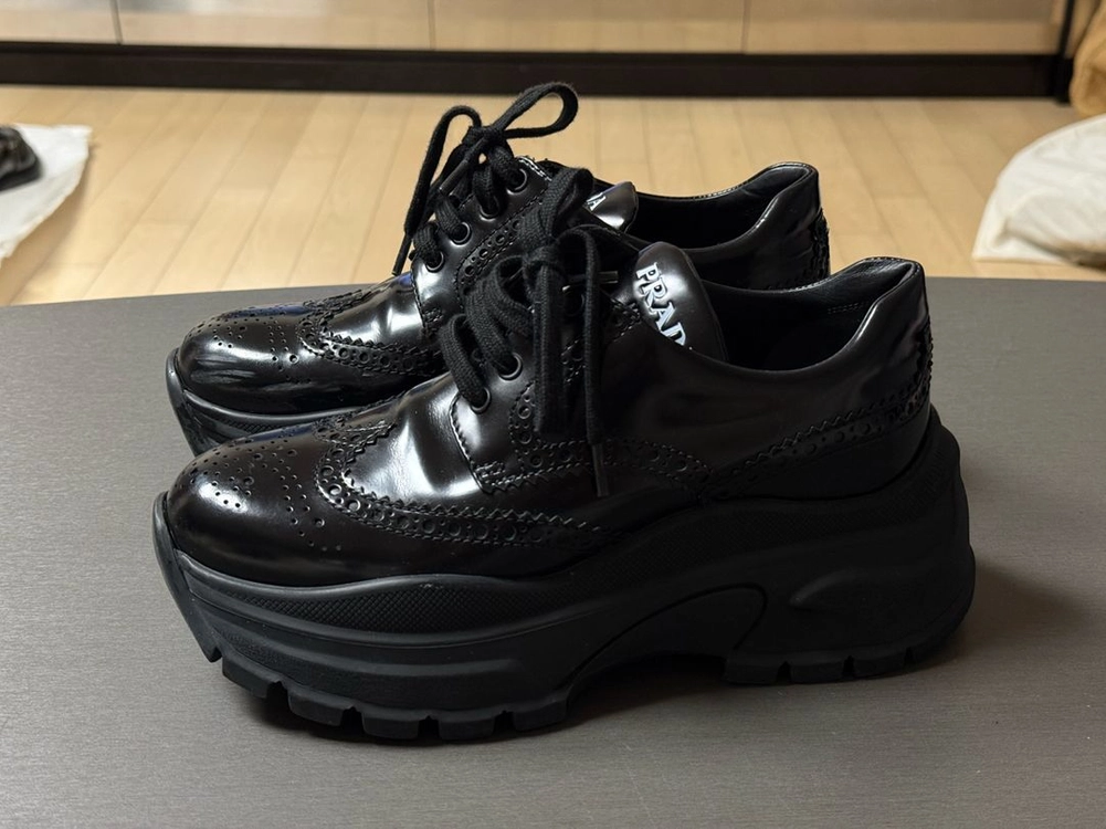 프라다 청키 스니커즈 블랙(240사이즈) 이미지