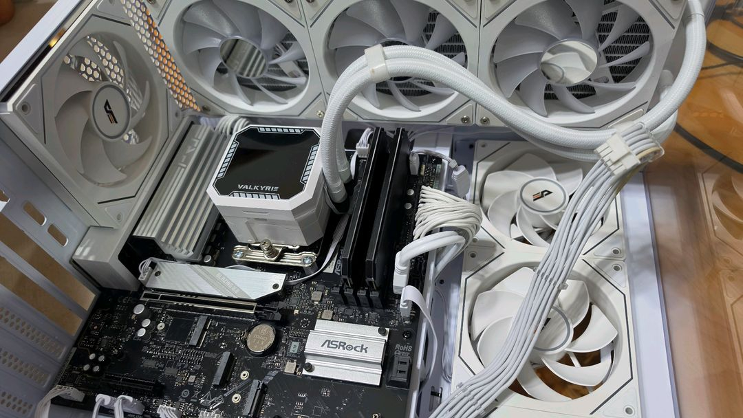 라이젠9 7950x3d rtx4070ti super 램64g 컴퓨터 본체 이미지