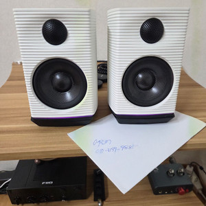 북쉘프 스피커 이미지