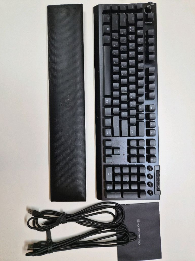 레이저 블랙위도우 v4 pro 이미지