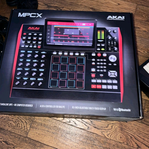 AKAI MPC X 박스채 새상품 판매합니다 이미지
