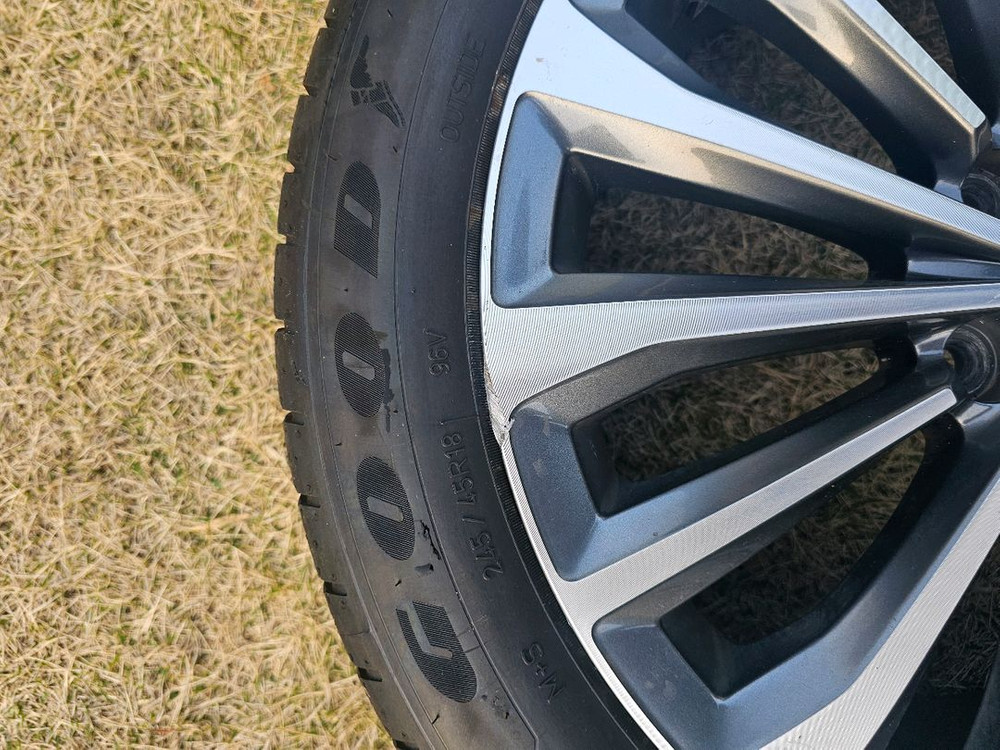 그랜져HG 18인치 휠타이어 4개 세트 판매 이미지