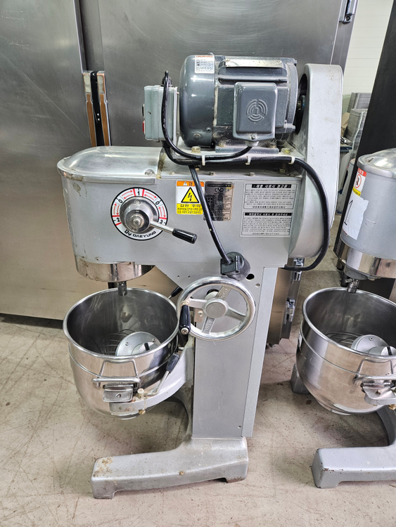 대영제과제빵 업소용 중고 반죽기 20L대영제과제빵 업소용 중고 반죽기 20L 이미지