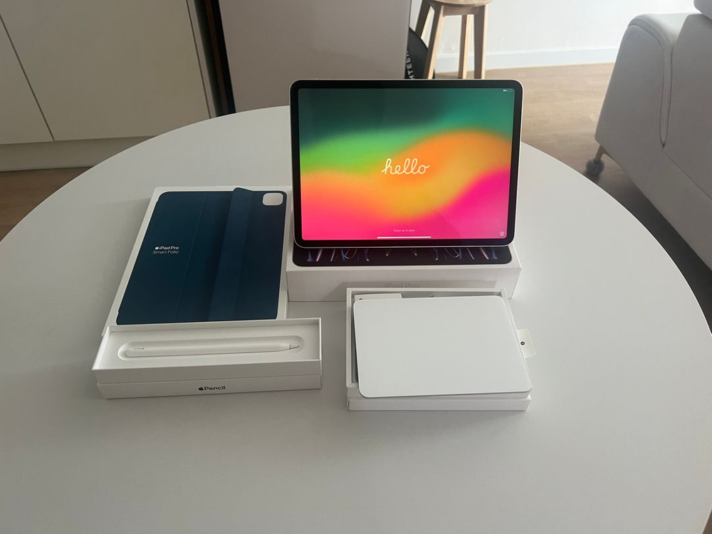 2022 아이패드 프로 11 4세대 M2칩 + 정품 케이스 + 2세대 펜슬 + 매직 트렉패드 이미지