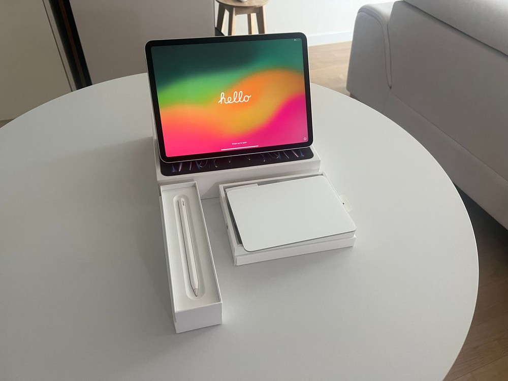 2022 아이패드 프로 11 4세대 M2칩 + 정품 케이스 + 2세대 펜슬 + 매직 트렉패드 이미지