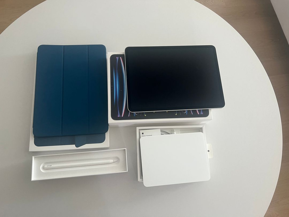 2022 아이패드 프로 11 4세대 M2칩 + 정품 케이스 + 2세대 펜슬 + 매직 트렉패드 이미지