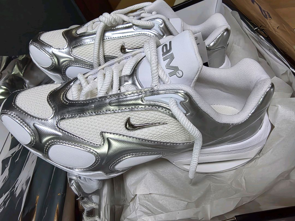 나이키 에어맥스 뮤즈 화이트 앤 메탈릭 실버 235 이미지