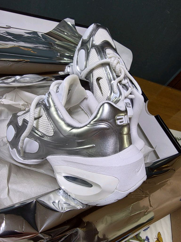 나이키 에어맥스 뮤즈 화이트 앤 메탈릭 실버 235 이미지