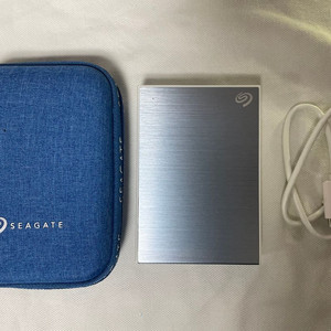 씨게이트 휴대용 외장하드 / 4TB / 라이트블루 컬러 / 본품+케이블+파우치 이미지