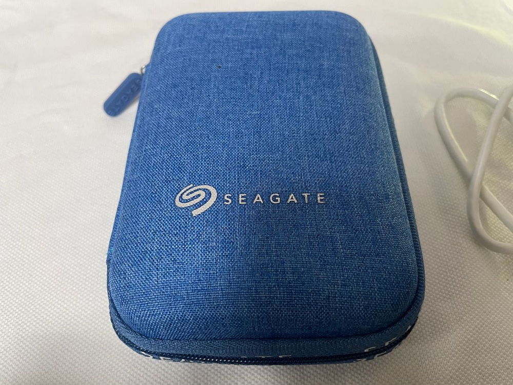씨게이트 휴대용 외장하드 / 4TB / 라이트블루 컬러 / 본품+케이블+파우치 이미지