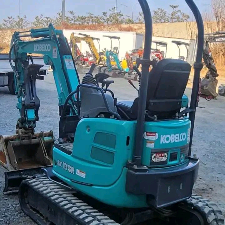 코벨코 SK17SR 미니 굴삭기코벨코 SK17SR 미니 굴삭기 집게장착 이미지