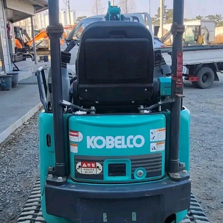 코벨코 SK17SR 미니 굴삭기코벨코 SK17SR 미니 굴삭기 집게장착 이미지