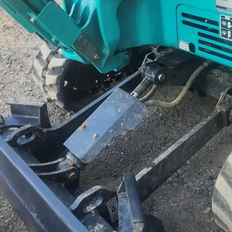 코벨코 SK17SR 미니 굴삭기코벨코 SK17SR 미니 굴삭기 집게장착 이미지