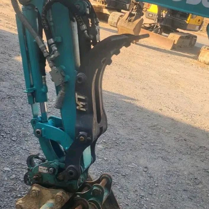 코벨코 SK17SR 미니 굴삭기코벨코 SK17SR 미니 굴삭기 집게장착 이미지