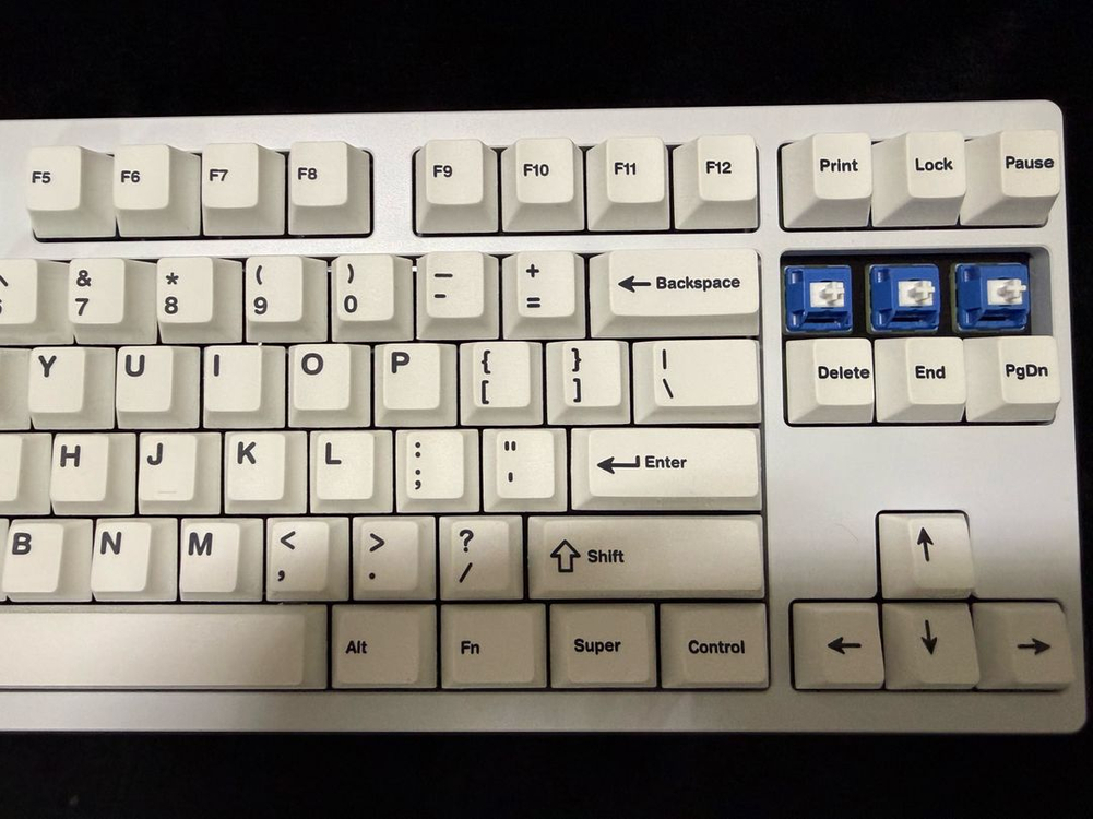 키네틱스 헤르츠87 풀알루미늄 커스텀 키보드 캔디블루 이미지